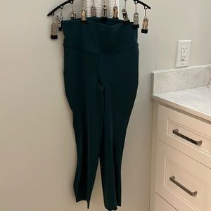 Green Lululemon leggings size 4 worn 2x